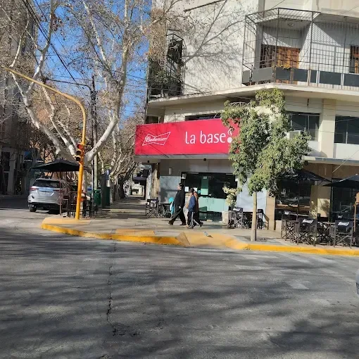 La Base Cafe & Bar
